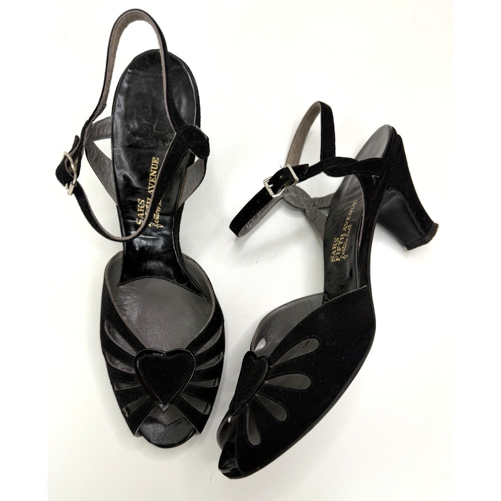 Vintage SAKS FIFTH AVENUE FENTON LAST Black Heart Cut Out Shoes Heels 9.5 AAA